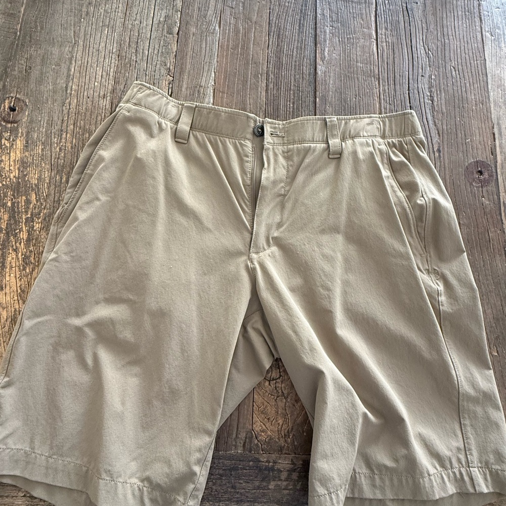 Under Armour Men's Khaki Flat Front Golf Shorts